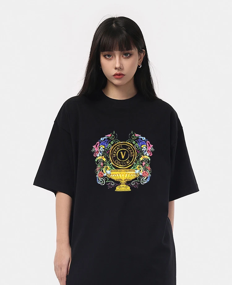 Джинсы с красочным логотипом хлопковая футболка короткими рукавами и круглым