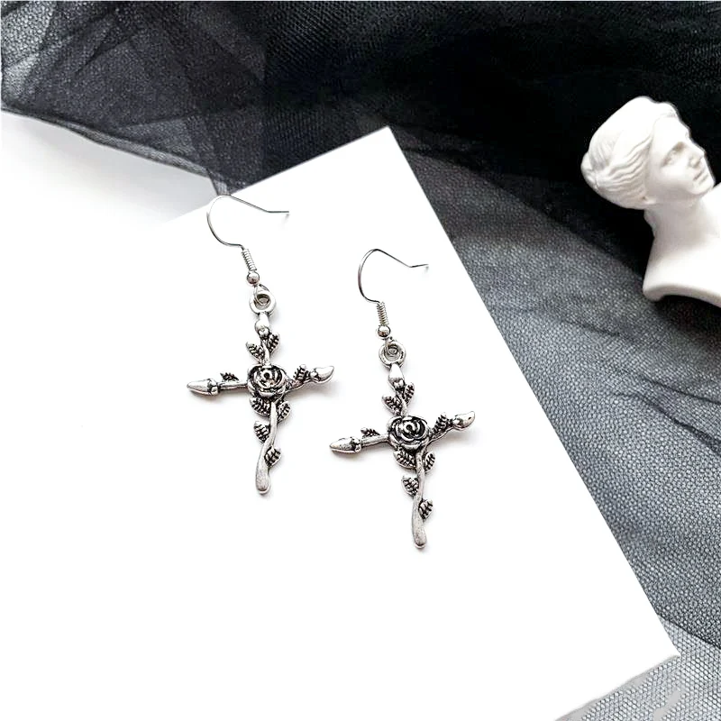 

Vintage Dangle Earrings for Women Goth Punk Cross Blade Razor Snake Aesthetic Accessories Crosses Kawaii Gothic Braided Pendant