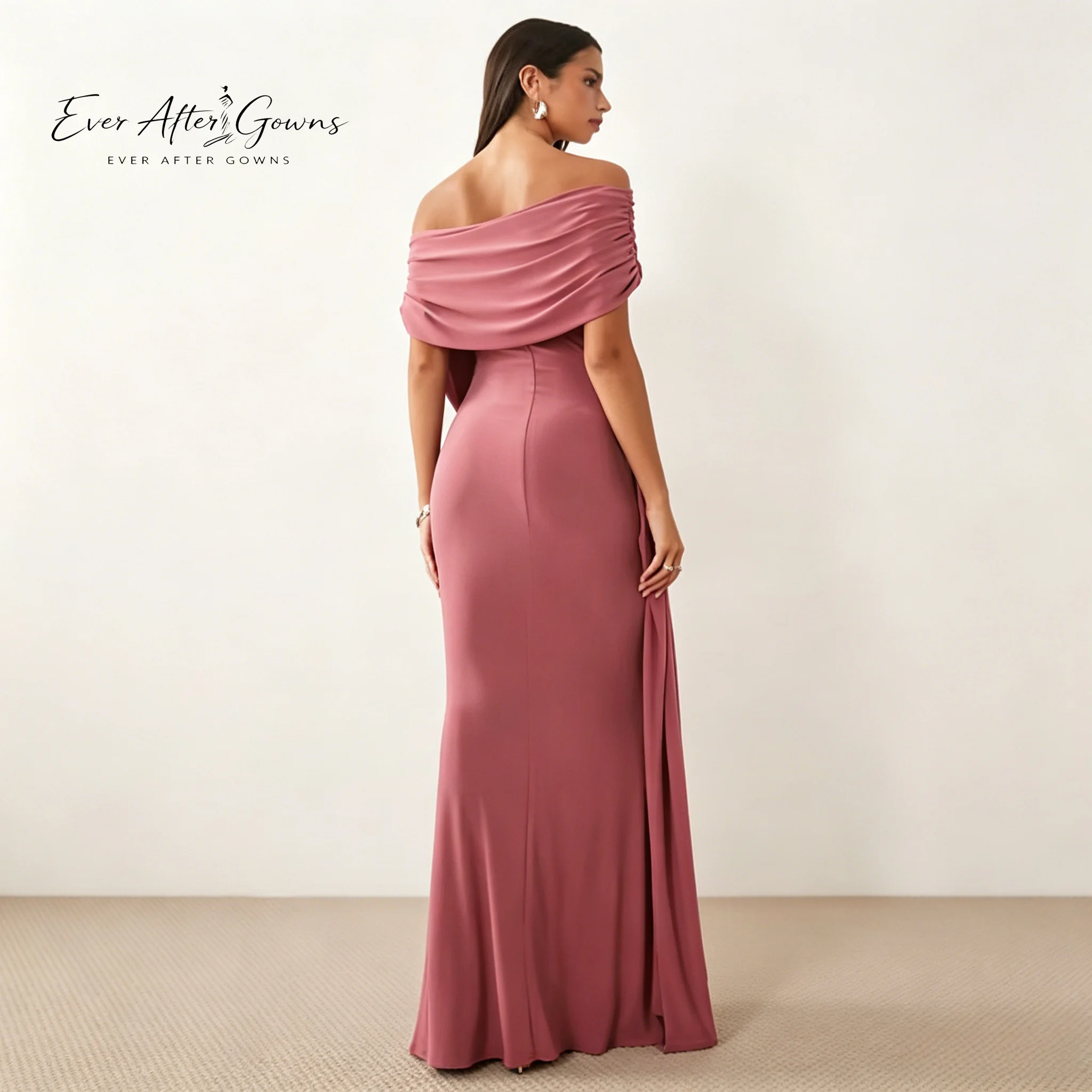 Фото Вечернее платье Ever After Gowns с открытыми плечами, драпировкой, из атласа, фасона «русалка», с драпировкой, облегающее, длинное, для торжественных мероприятий №2