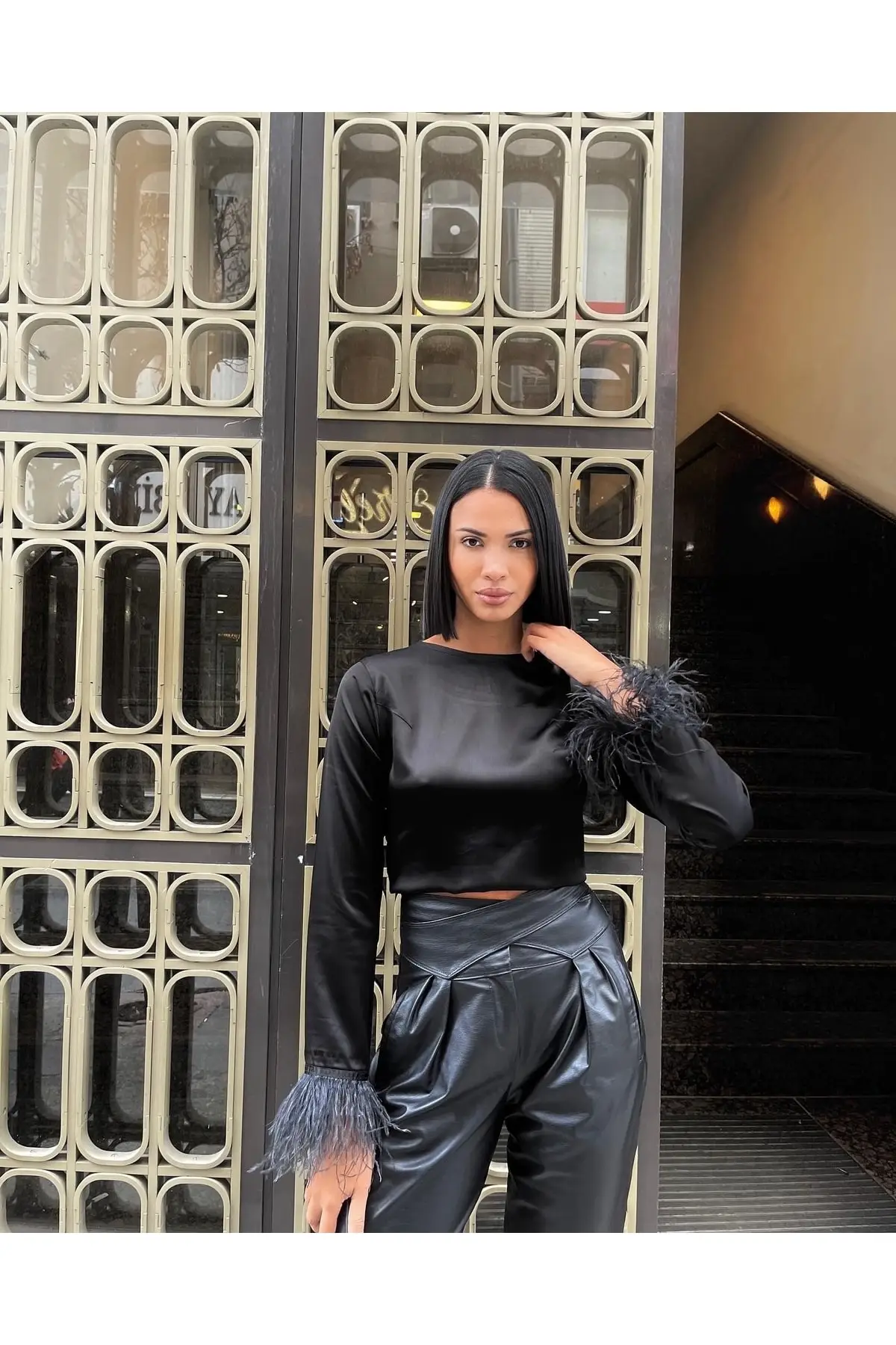 Женская стильная черная атласная