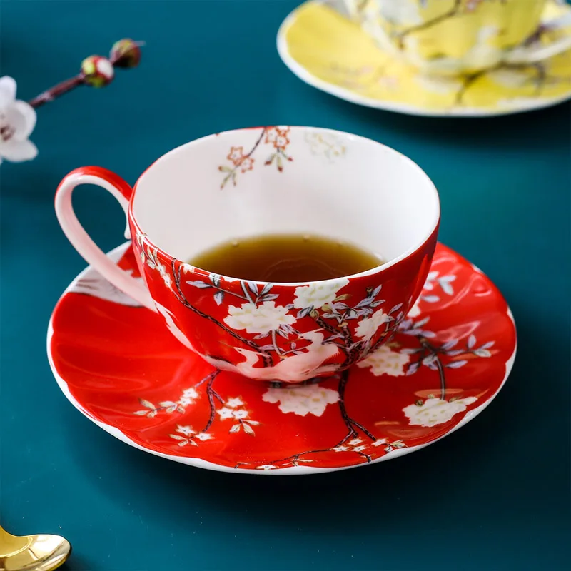 

British Style Coffee Cup Set Bone china Luxury Gift Creativity Tea Cups And Coffee cups Saucer Set Beautiful Ceramic Cups