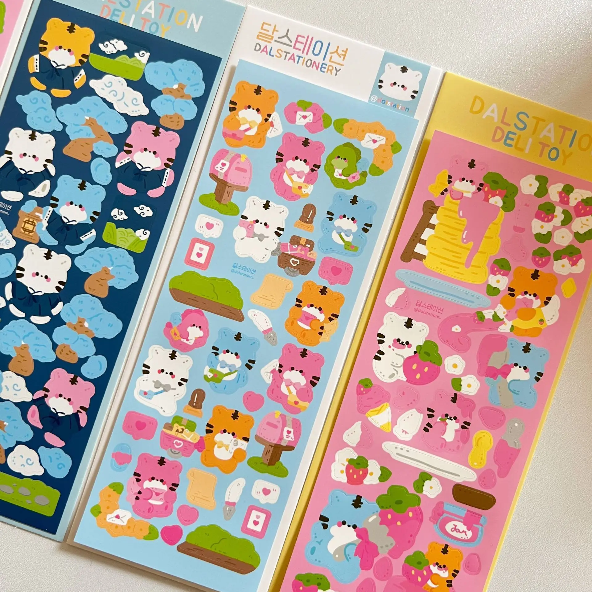 

Kawaii Cute Animal Cat Laser Stickers Decor DIY Notebook Photo Album Scrapbooking Planner Aesthetic Stationery Stickers Gift