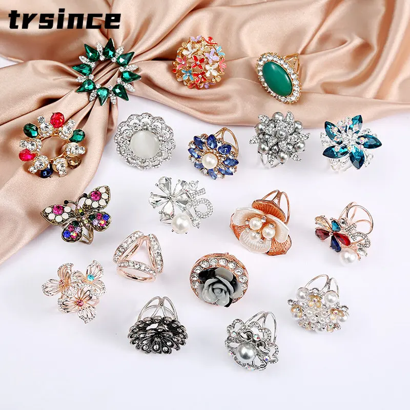 

Exquisite Scarf Clasp for Women Premium Jewelry Classic Camellia Butterfly Crystal Shawl Buckle Luxury Party Clothing Accessory