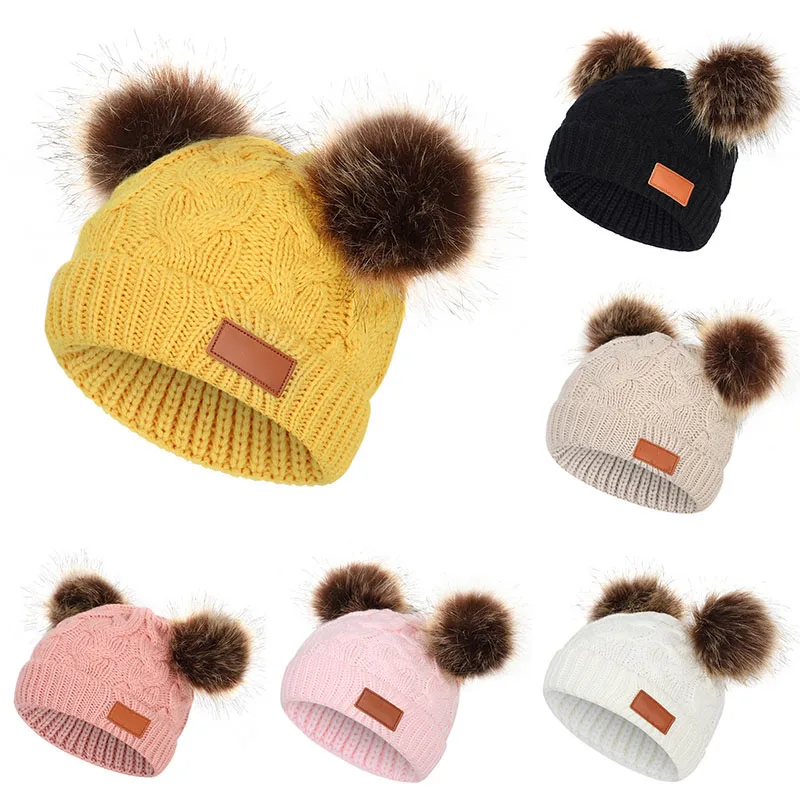 Шапка Вязаная Детская осенне-зимняя теплая с двойным помпоном однотонная шапка