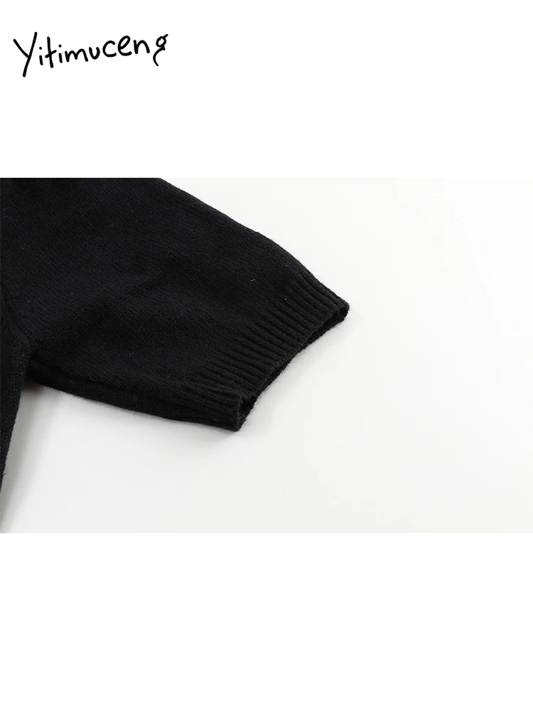 Женская футболка с круглым вырезом черная трикотажная коротким