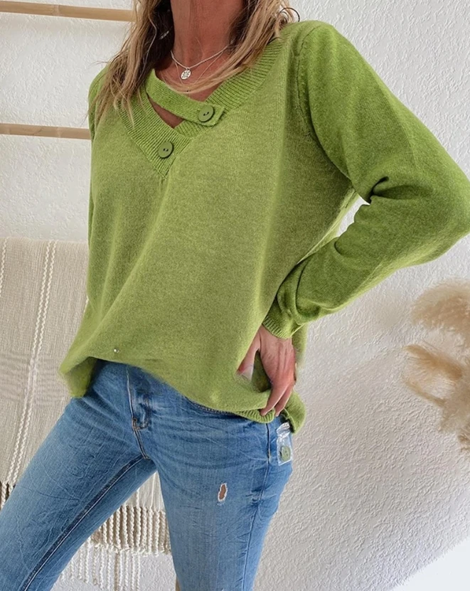 Рисунок 2 - Женский свитер с асимметричным вырезом Y2K