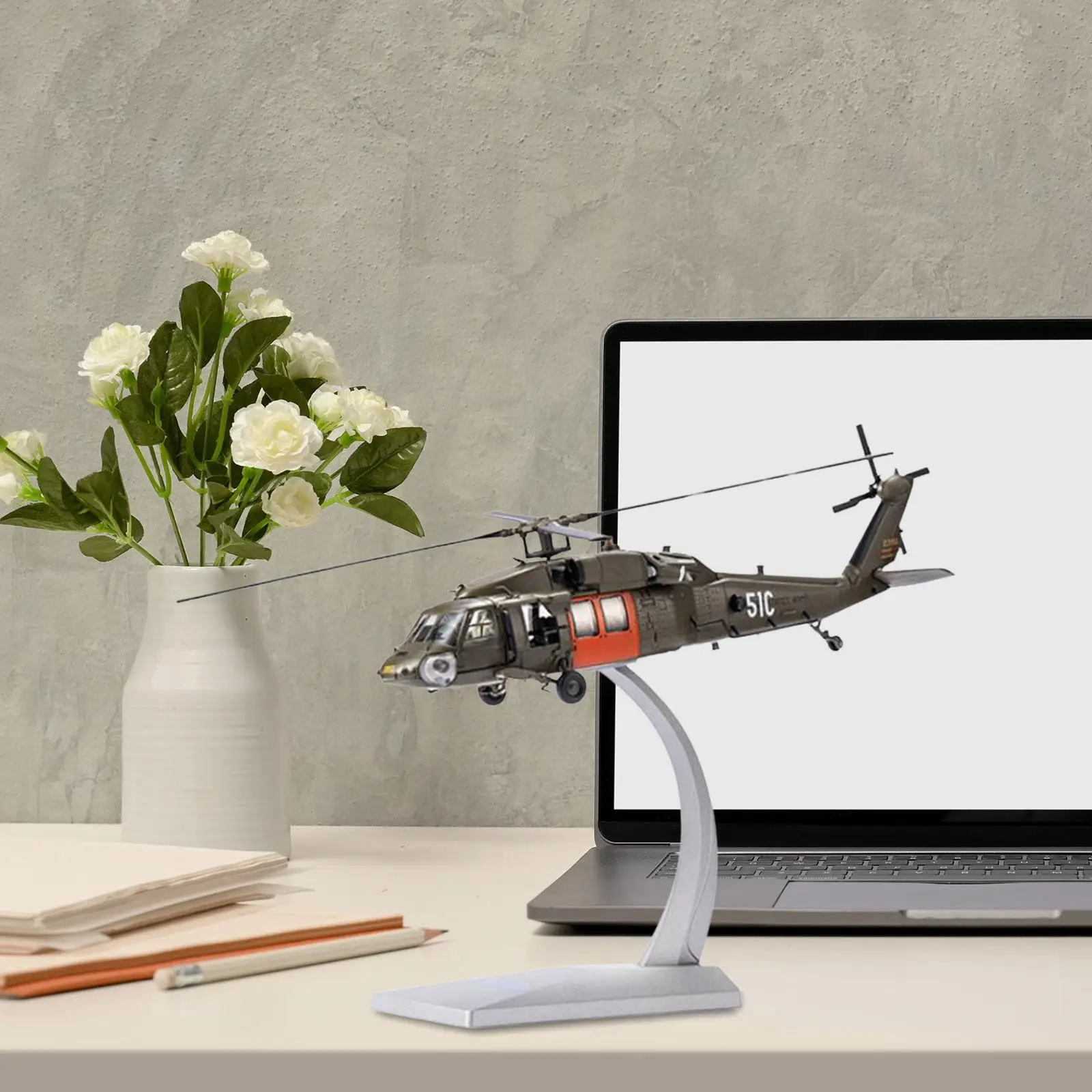 

1/72 UH 60 Black Hawk Fighter Airplane Diecast Model Gift Helicopter Simulation Retro Plane for Bookshelf Home Living Room Cafe