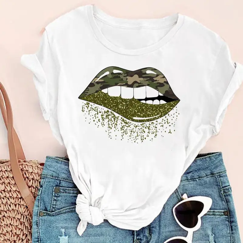 

Женская летняя футболка в стиле 90-х с принтом губ