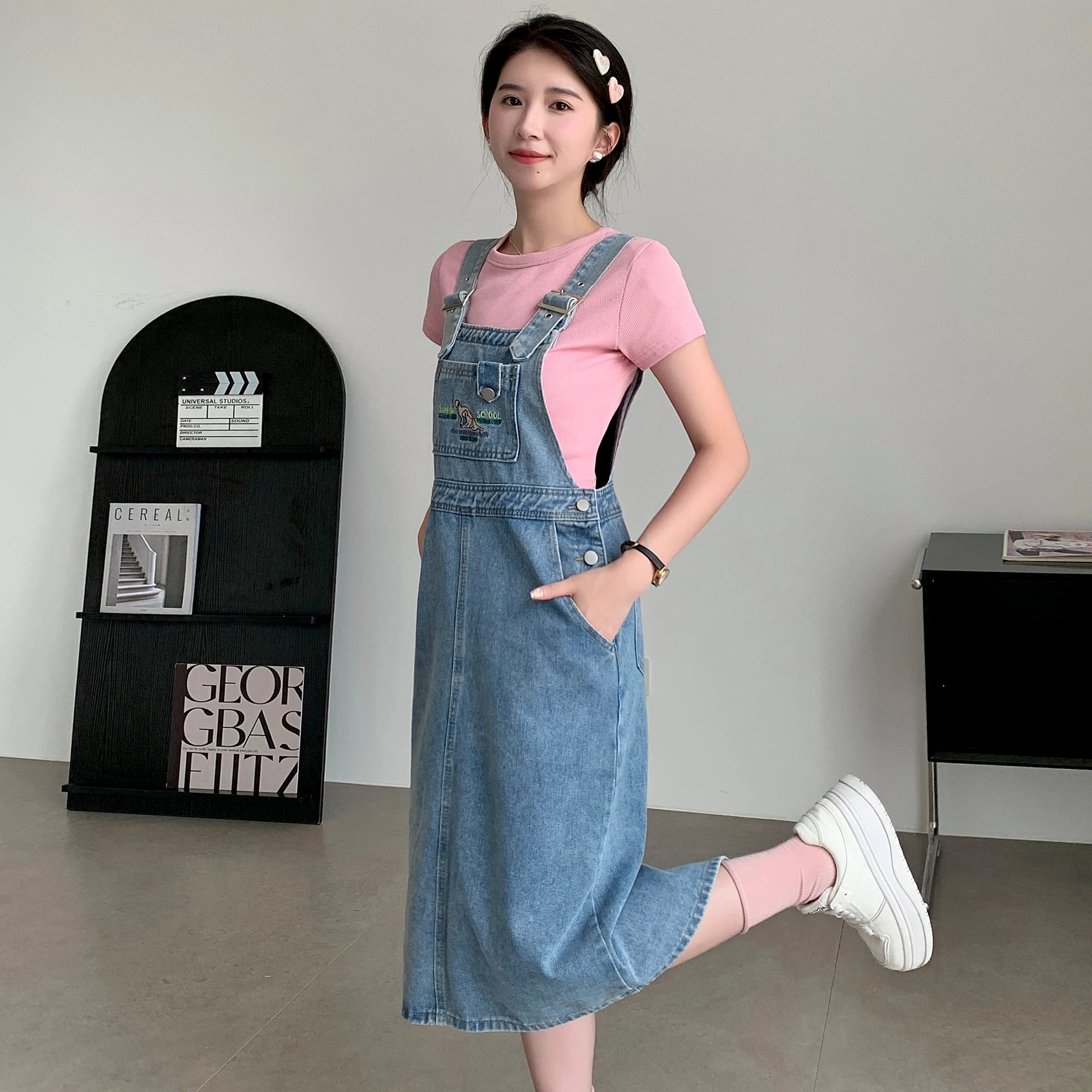 Jeans Women's Summer Baby blue Commuter Capris 2023 New Fashionable, Slim and Split