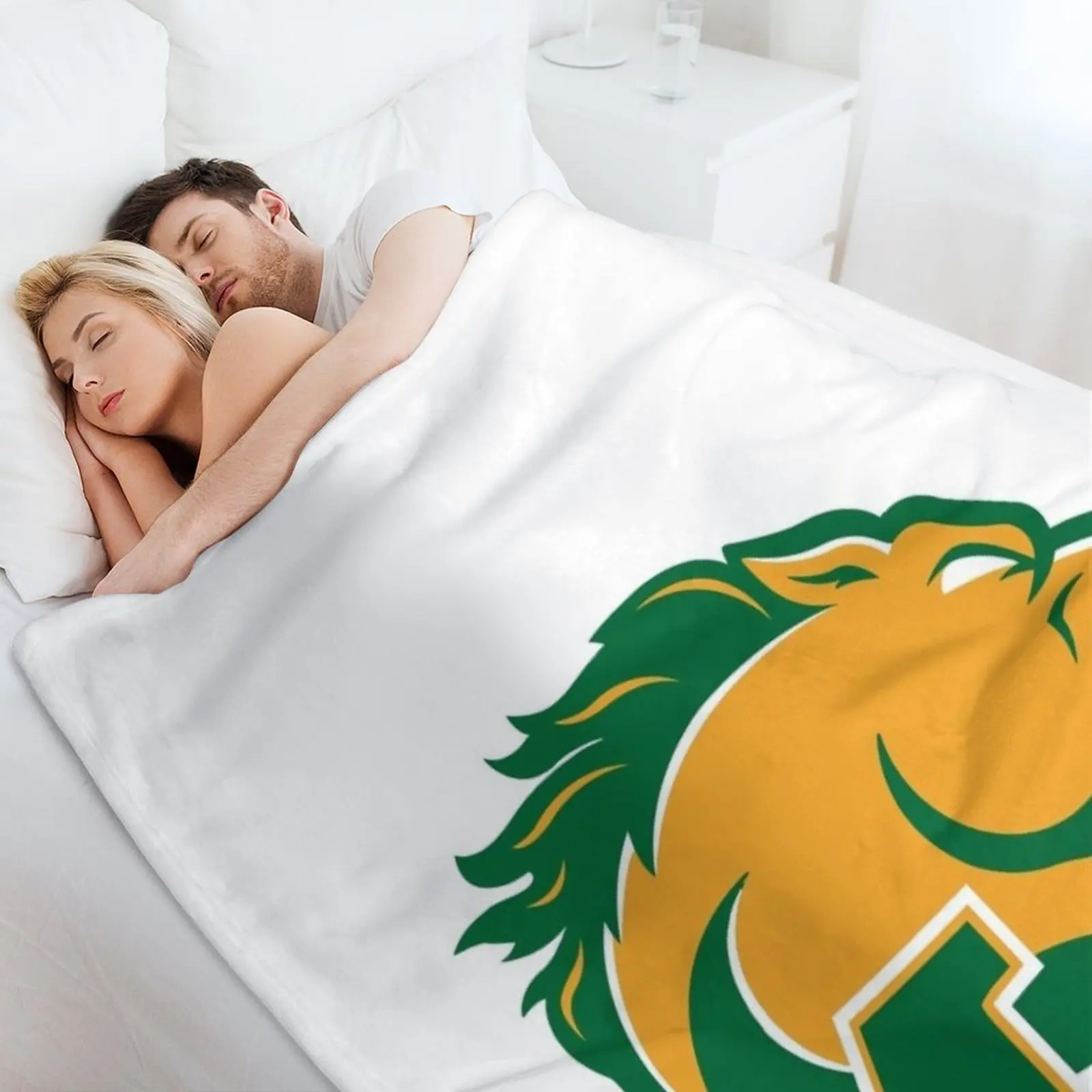 Декоративное одеяло для пациентов Marywood University