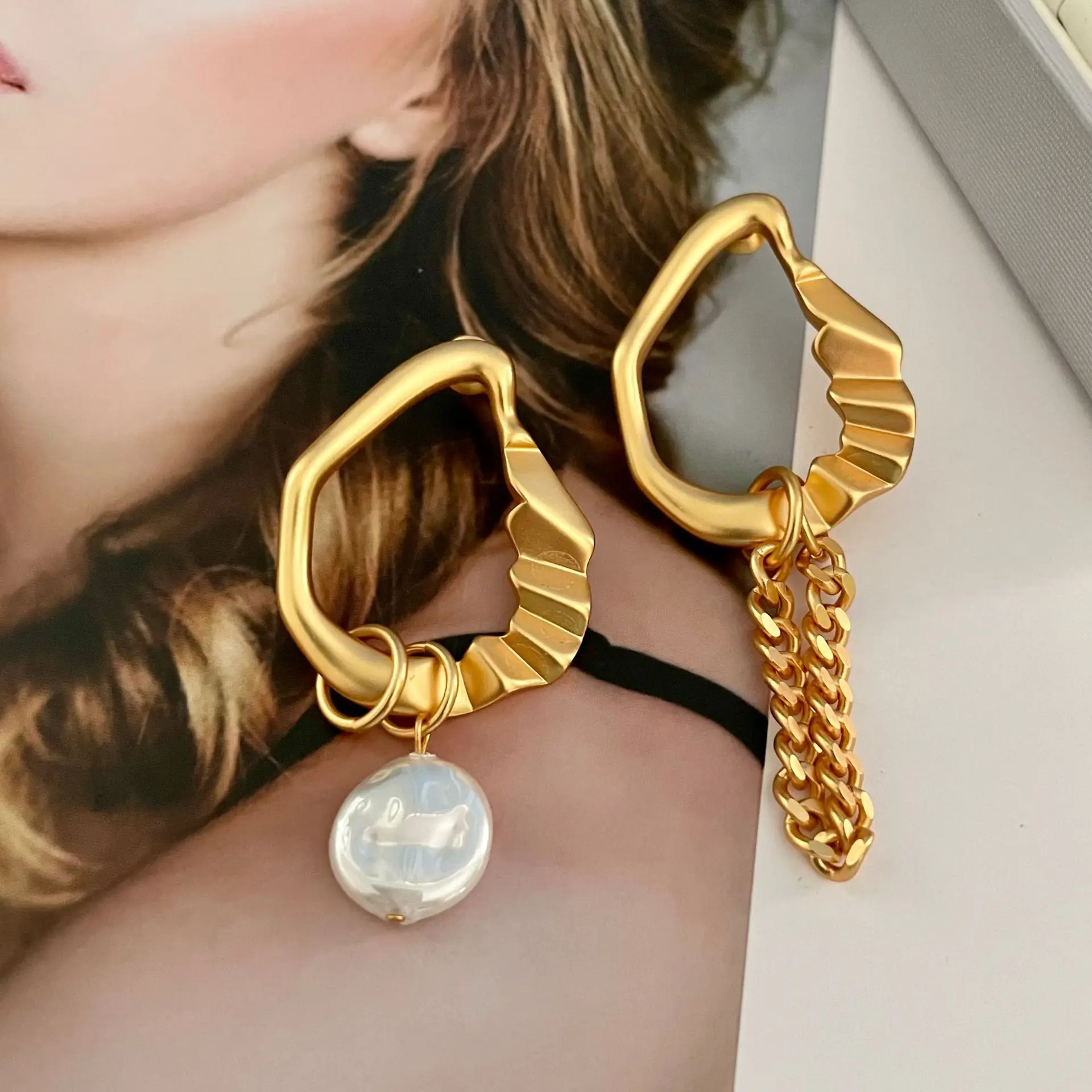 

Жемчужная цепочка, асимметричные подвесные жемчужные серьги, латунные позолоченные ювелирные изделия