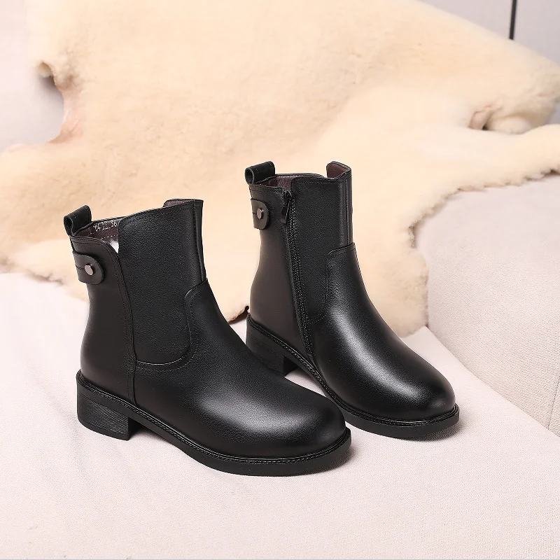 AIYUQI Women Winter Boots Anti Slip 2023 New Genuine Leather Women Short Boots Large Size 41 42 43 Wool Women Motorcycle Boots