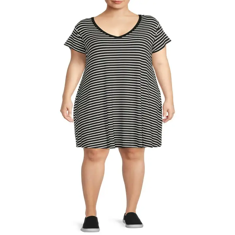 

Women`s Plus Size V-Neck Swing Dress with Pockets