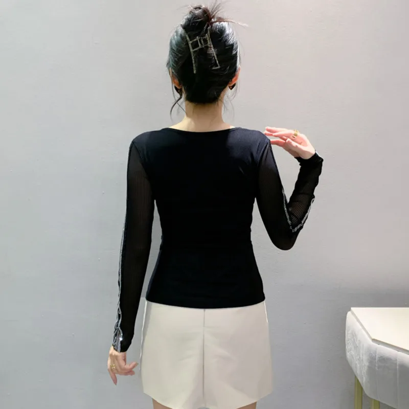 Женская футболка с круглым вырезом черно-фиолетовая тонкая эластичная короткая