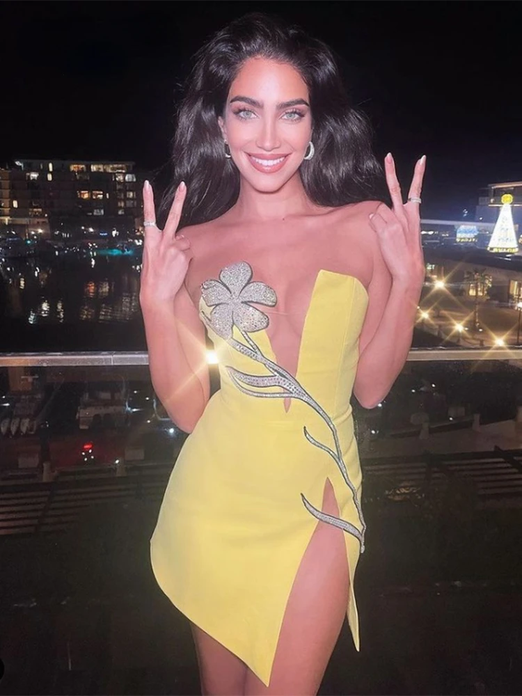 

Kritt 2022 New Womens Diamond Applique Cut Yellow White Mini Bandage Dress Sexy V Neck Backless Skinny Celebrity Party Dress