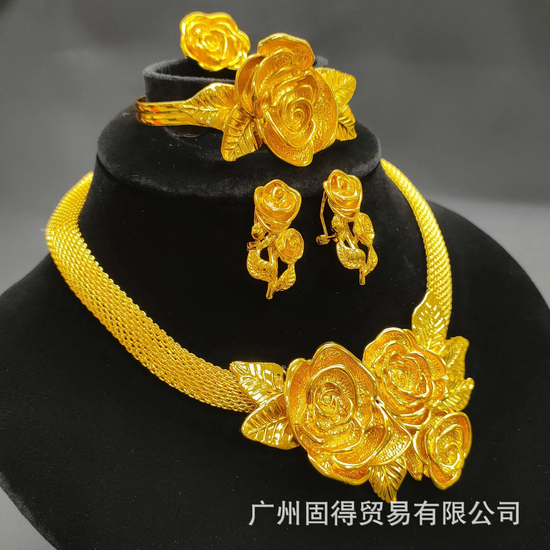 Большой набор из 24 к Дубая золотого сплава в европейском американском и