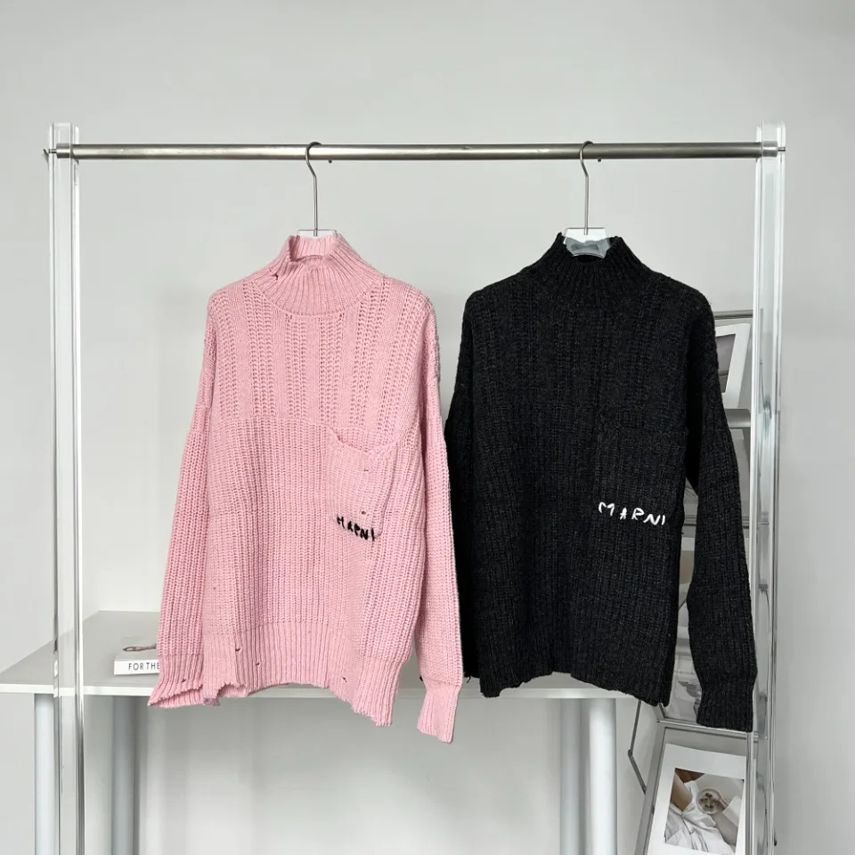 

2023 Marni, высокое издание, 100% шерсть, маленький пуловер с высоким воротником и буквенным принтом, с маленьким крючком, шерстяной свитер