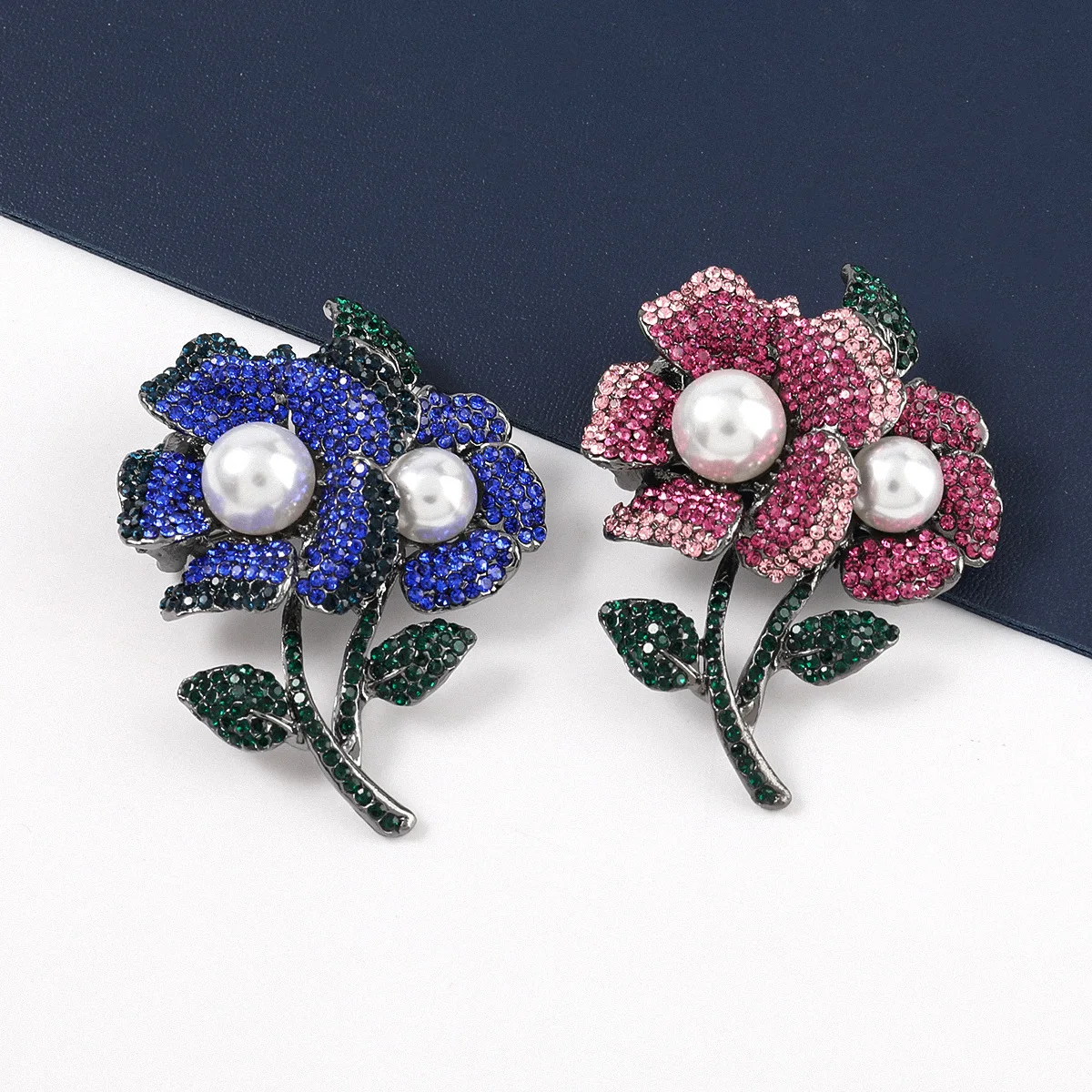 

Vintage Elegant Crystal Inlaid Pearl Flower Brooch Women Party Wedding Pin Korean Popular Corsage Lapel Metal Badges Accessories
