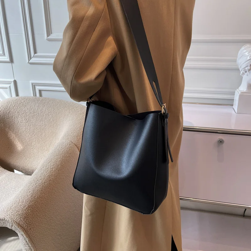 Fashion Luggage &Bags Women's Handbags Crossbody  NEW Retro Capacity Commuter Bucket Leisure PU Waterproof Black Ladies Bolsos