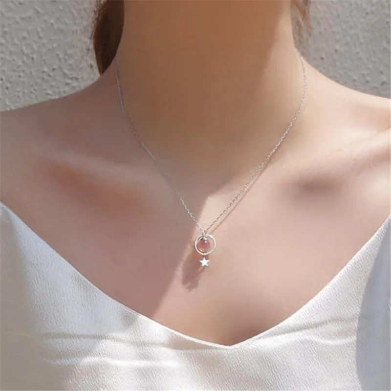 Женское колье из серебра 925 пробы с подвеской в виде клубники |