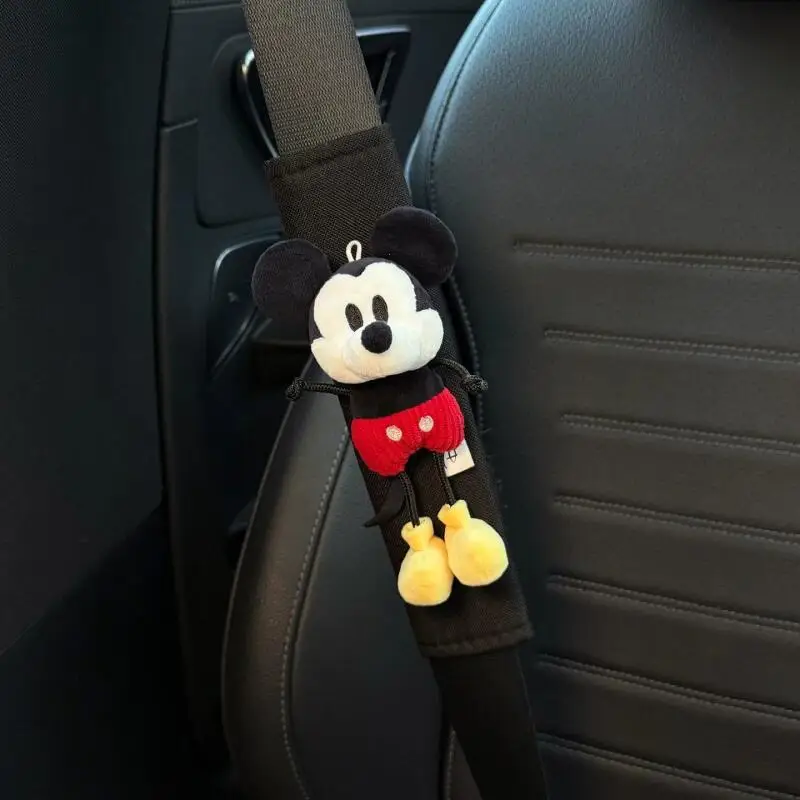 Фото Новые чехлы на ремни безопасности для автомобиля Disney с Микки Маусом и Гуфи, милые, износостойкие, противоскользящие, декоративные аксессуары с мультяшным дизайном. №4
