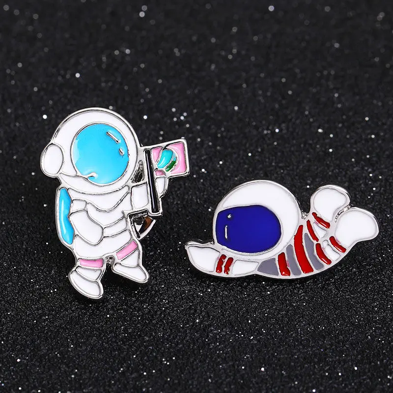 

Cartoon Astronaut Badges School Uniform Brooch Cute High Value Hundred Match Metal Texture Badge INS School Bag Pin Pendant