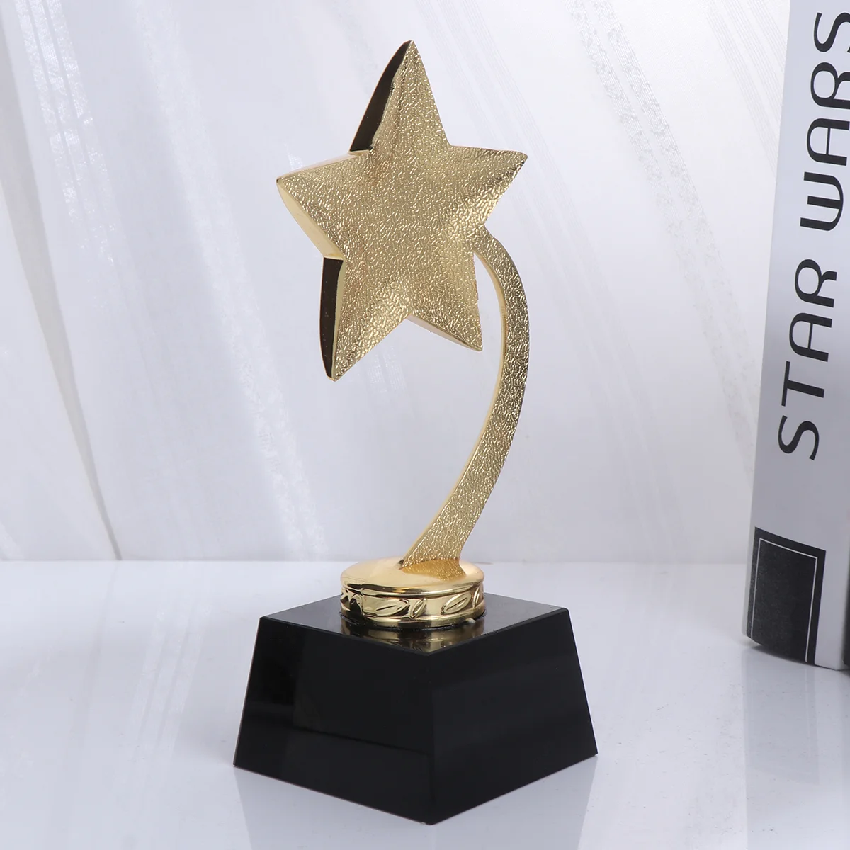 

1PC Golden Star Design Award Trophy Resin Reward Prizes Decor Gift Awards Trophy with Black Base for Sports Competition Games