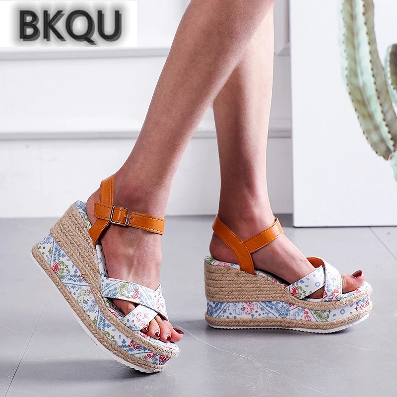 

2022 summer new women's sandals fashion roman shoes wedge heel open toe sandals outdoor leisure beach slippers platform shoes