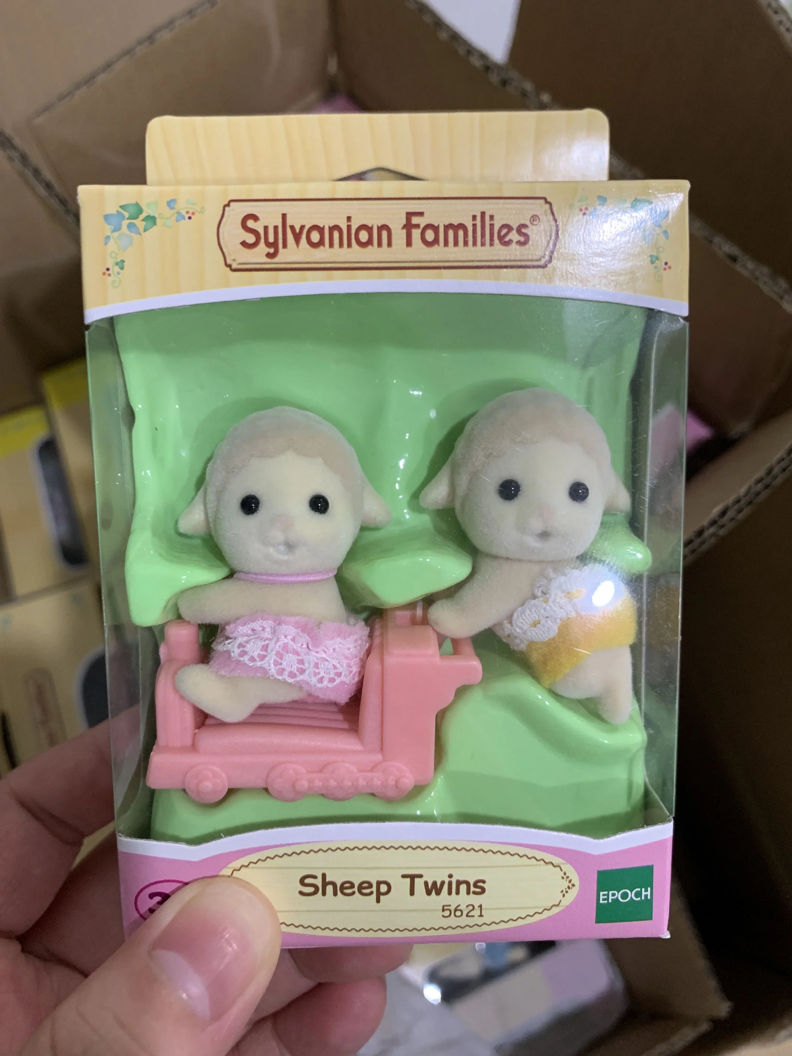 Набор кукол Sylvanian Families: овечий щенок Haski и Oveja идеально подходит для украшения