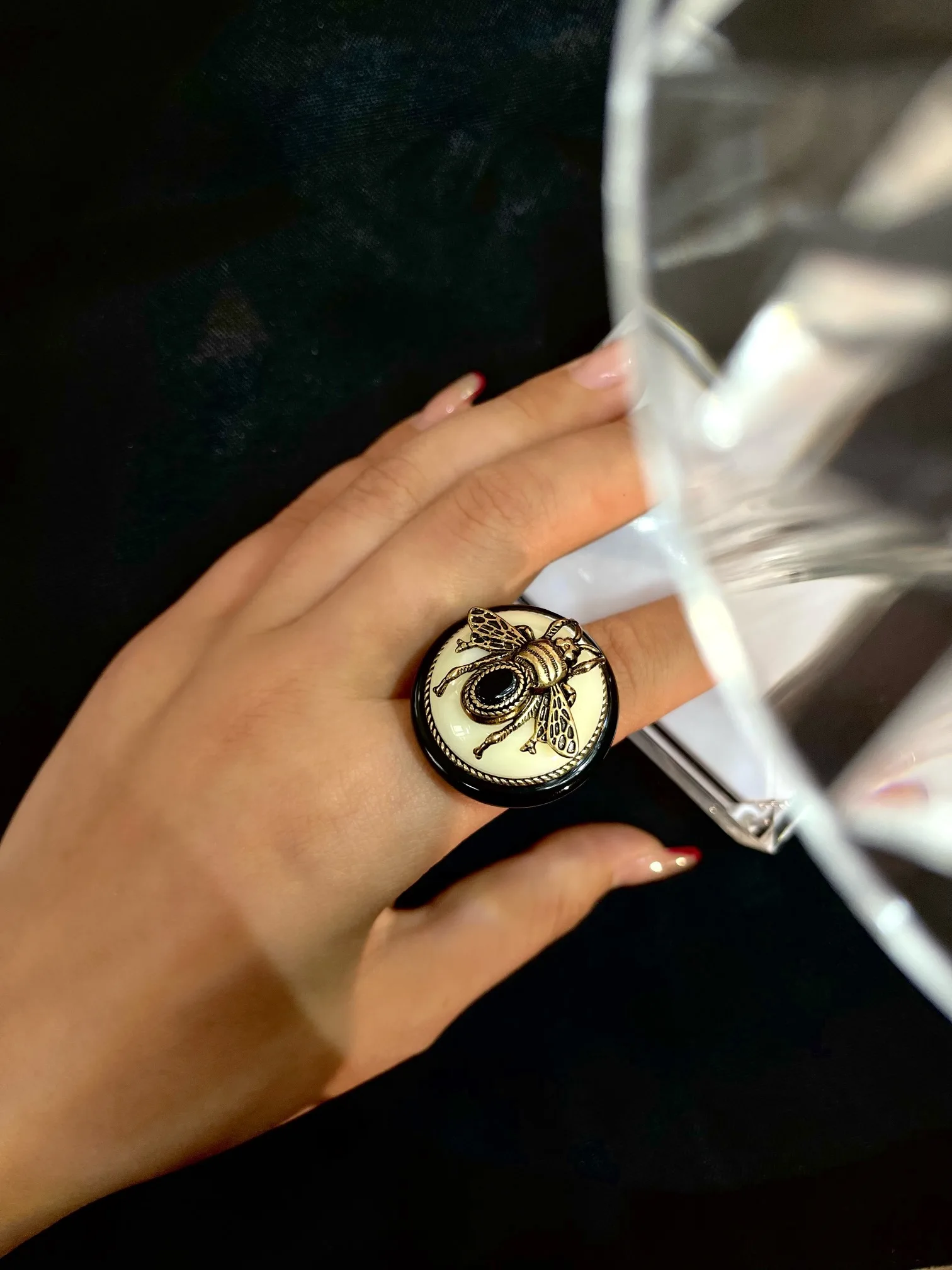 

Fashion Street Shooting Personality Explosive Bee Ring