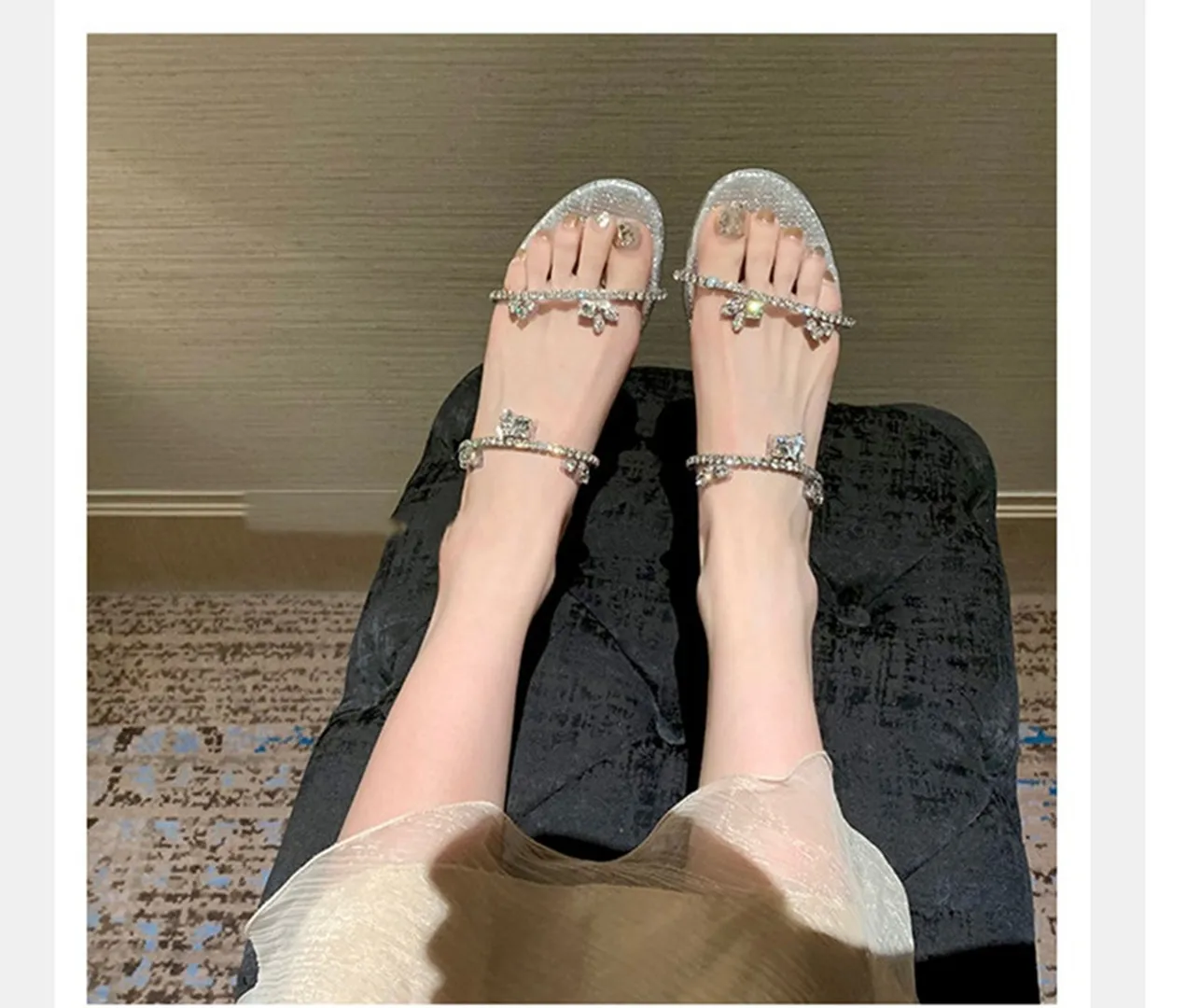 

Fashion Rhinestone Clip-on Summer Slippers Women Hollow Crystal Flat Beach Shoes Women Brand Runway Mules Shiny Women Sandals