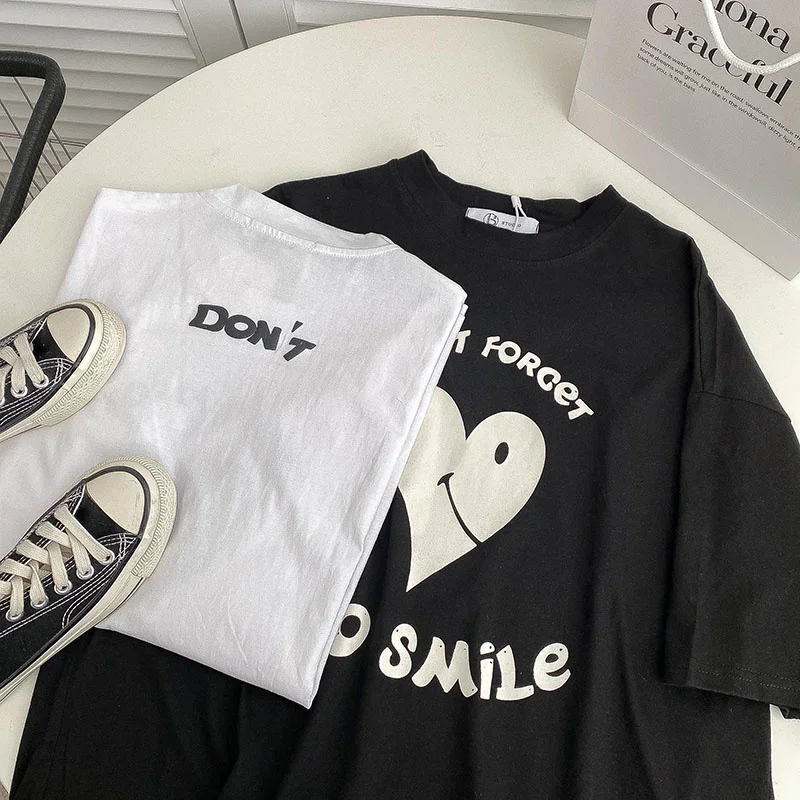 

Пуловер с коротким рукавом и принтом сердца, футболка свободного покроя для девушек, топы черного и белого цвета для студентов