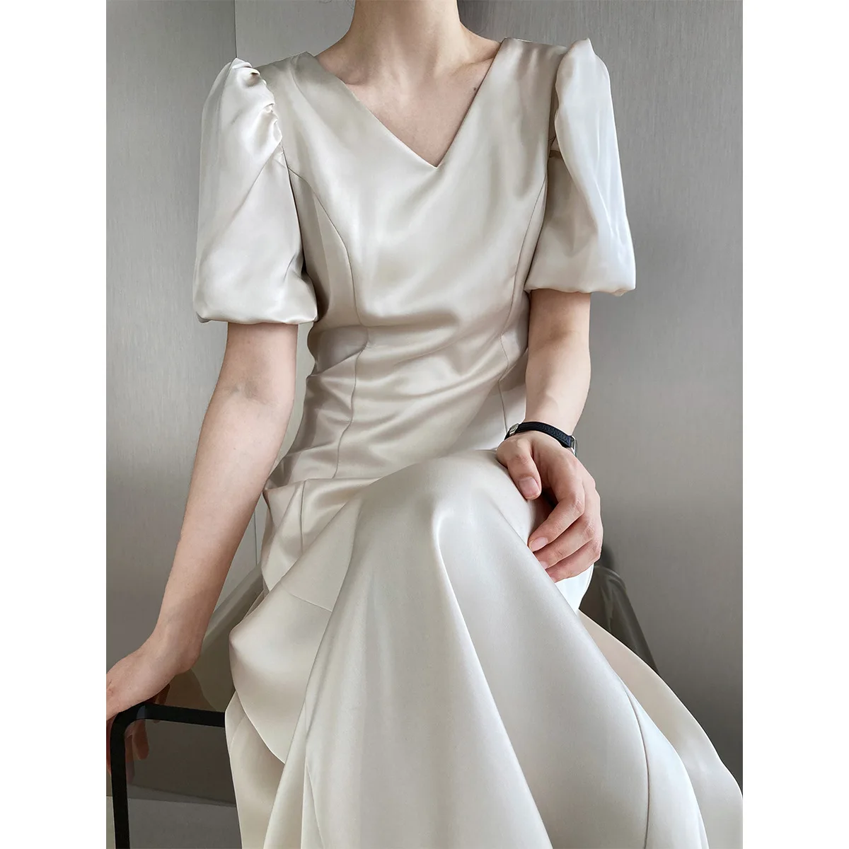 Женское сатиновое платье с пышными рукавами легкое французское V-образным