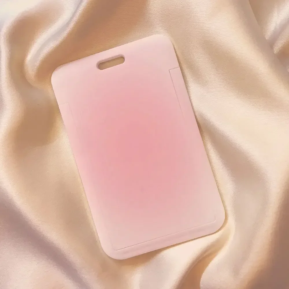 

Розовый пластиковый держатель для карт