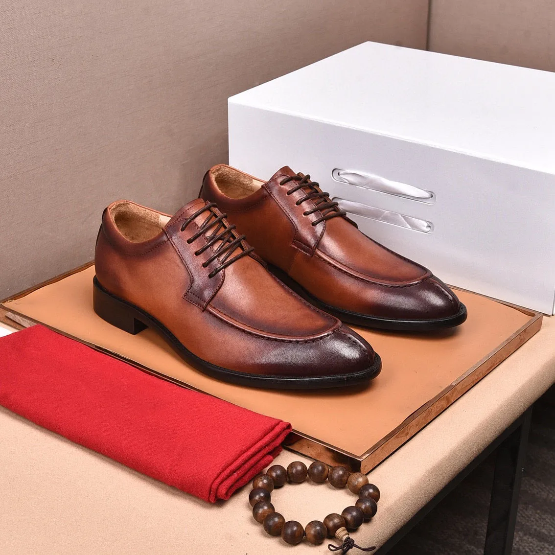 

Новое поступление, классические брендовые дизайнерские мужские официальные деловые туфли из натуральной кожи, дышащие туфли Qh0p1