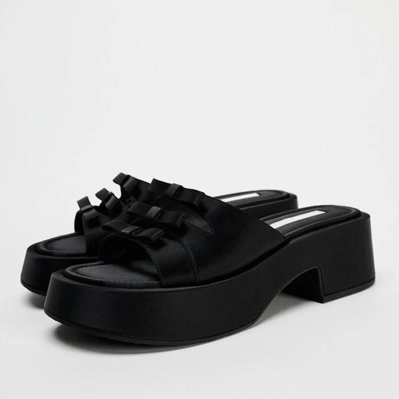 Женские босоножки на толстой подошве с круглым носком и бантом