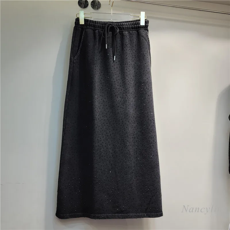 Рисунок 4 - Женская юбка-трапеция средней длины