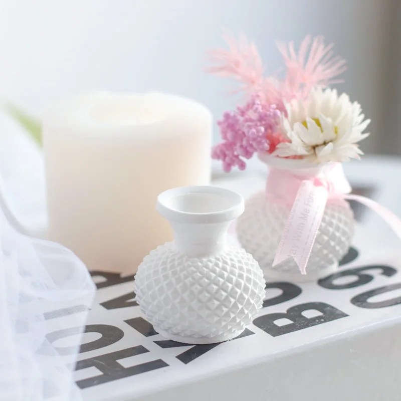 

Silicon Plant Pot Mold 3D Diamond Surface Small Vase Aromatherapy Gypsum Diy Flower Arrangement Decoration Silicone Mould