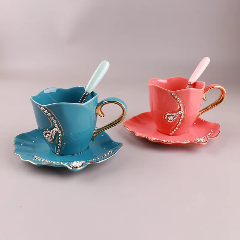 

Coffee cup set ceramic European-style coffee diamond lovers cups and saucers black and white rhinestone cups with spoons tea set