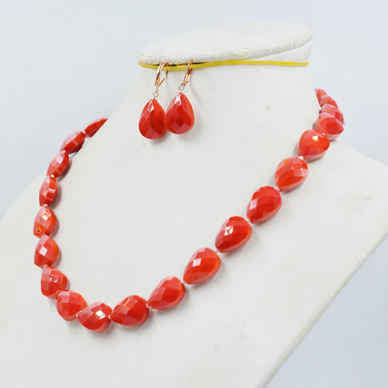 Красиво! Комплект из колье и серёг с кристаллами в форме капли 13 х18 мм