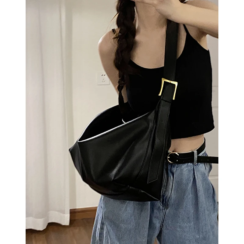 Messenger Bag Women Leather  Large Capacity Commuter Shoulder Armpit Bag 2023 New Vintage Full Matching Female Shoulder Bag