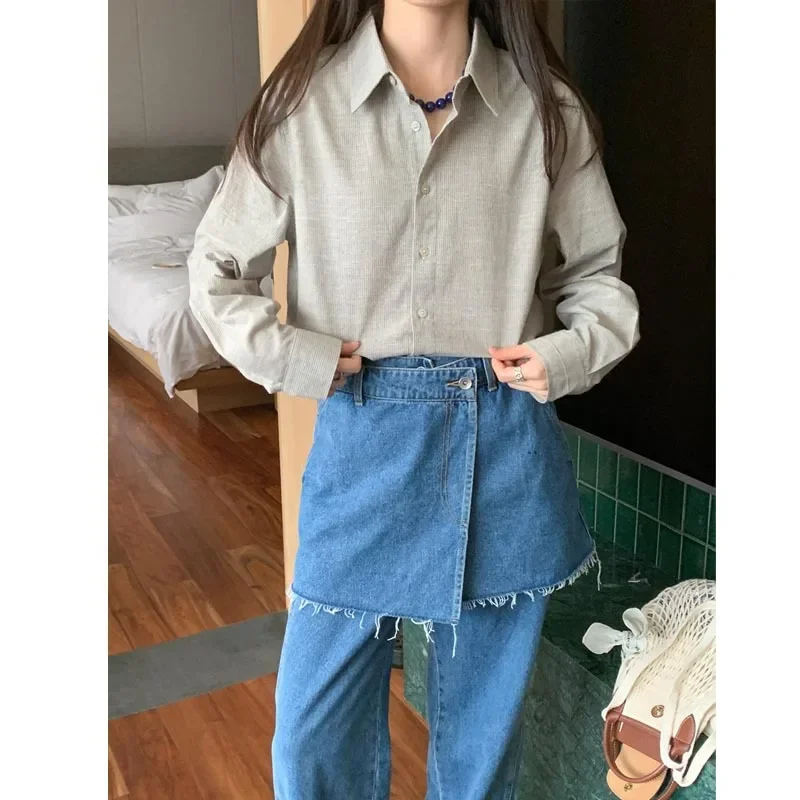 Элегантная полосатая однобортная рубашка свободного кроя с лацканами и длинными