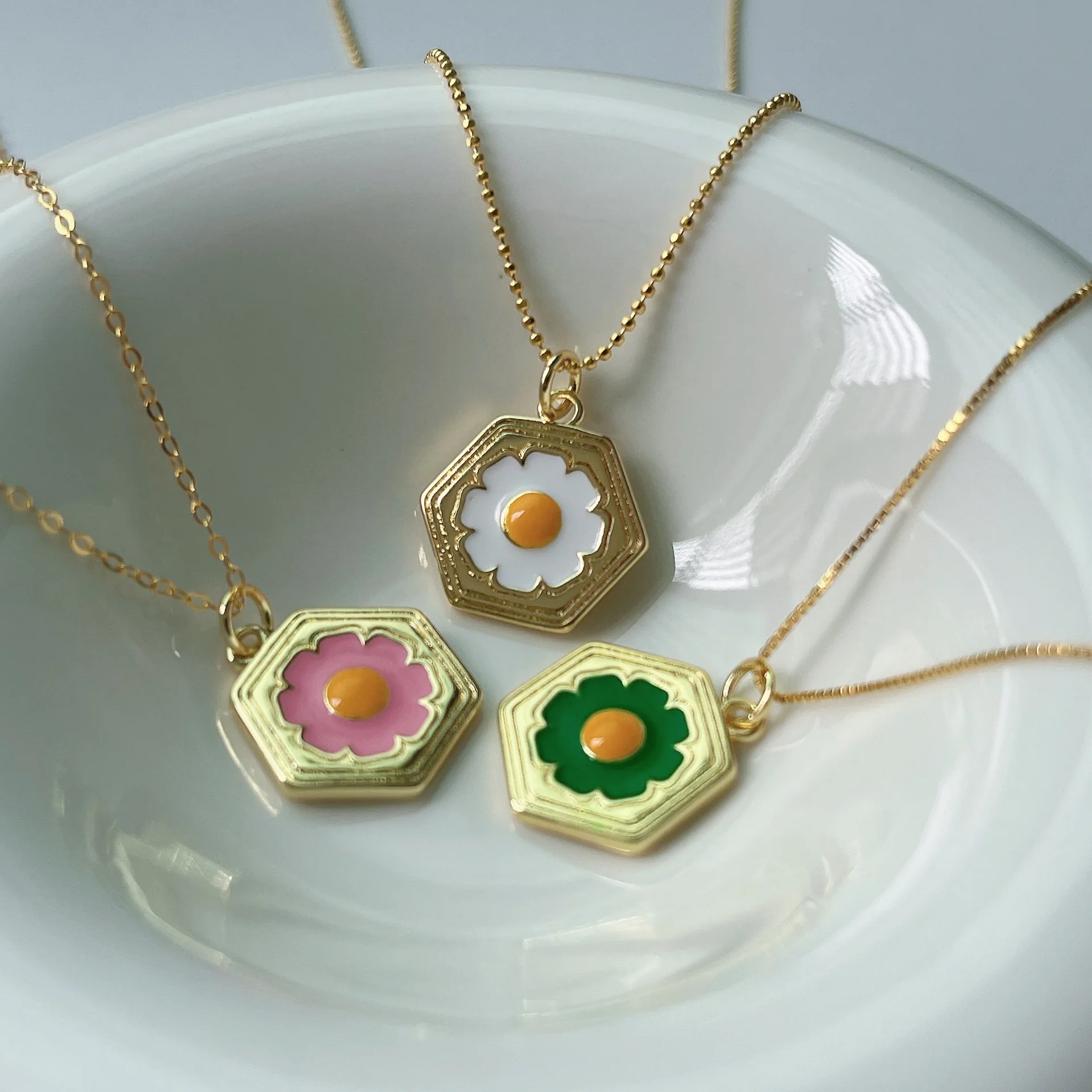 

Delicate Sunflower Pendant Necklace for Women Green Pink White Enamel Flower Box Cross Bead Chain Necklace Vintage Jewelry Gifts
