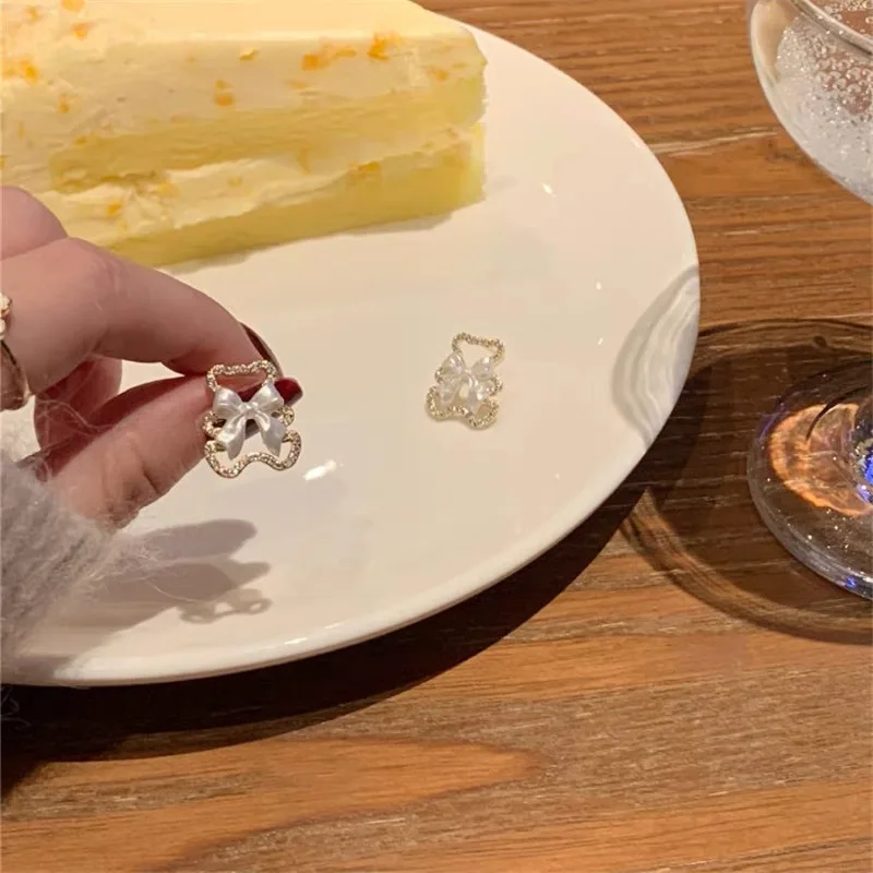 

1 pair of pearl bear love flower earrings Korean style sweet and lovely design sense silver needle earrings temperament female