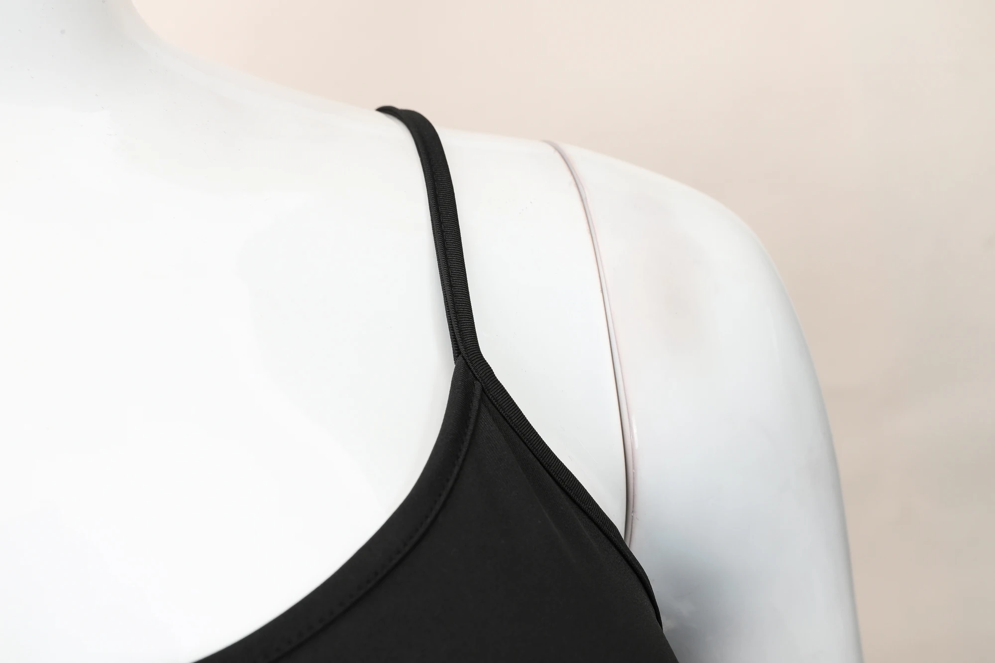 Рисунок 6 - Тонкое летнее платье на бретельках с открытой спиной