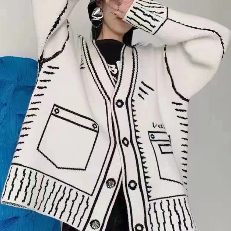 

2023 Graffiti Painting Knitted Cardigan Fashion Black and White Loose Long-sleeved Top Casual V-neck Print White Cardigan Women
