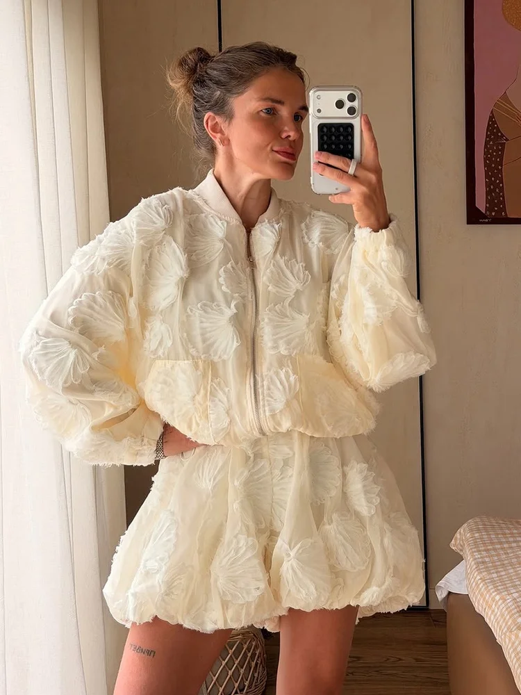 Фото Комплект Tossy Rosette Floral Bomber: куртка с воротником-стойкой и полной застежкой-молнией, с 3D-цветочным узором, подолом на шнурке, для вечеринок и выходов в свет, комплект А-силуэта. №1