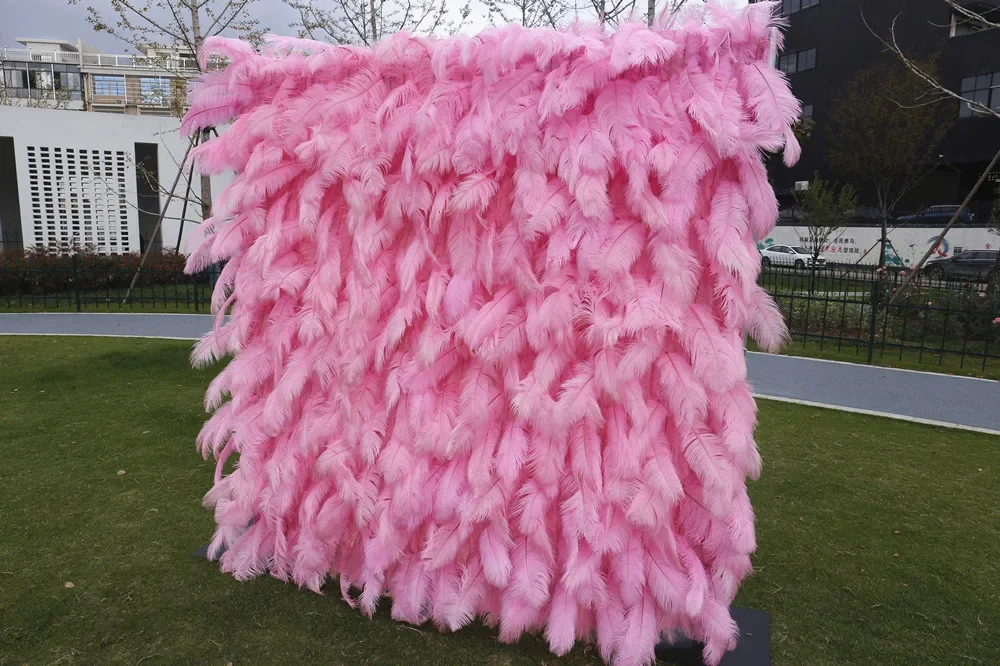 Искусственная страусиная стена