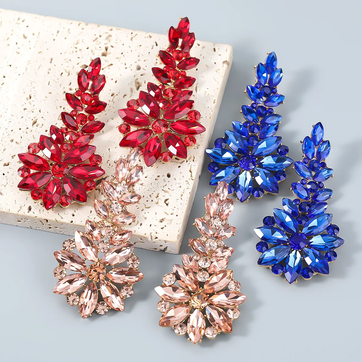 

2023 Fashion Sparkling Crystal Flower Dangle Earrings for Women High-quality Luxury Rhinestone Statement Jewelry Wholesale