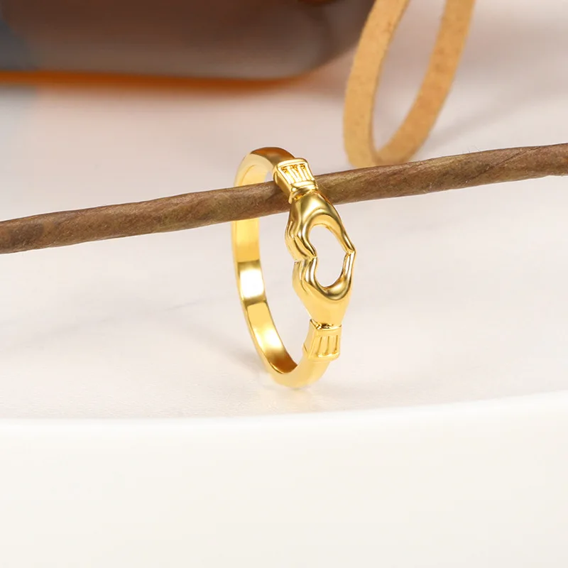 

Small design sense Two hand heart ring Female heart-shaped ring Female birthday gift Cross border ring